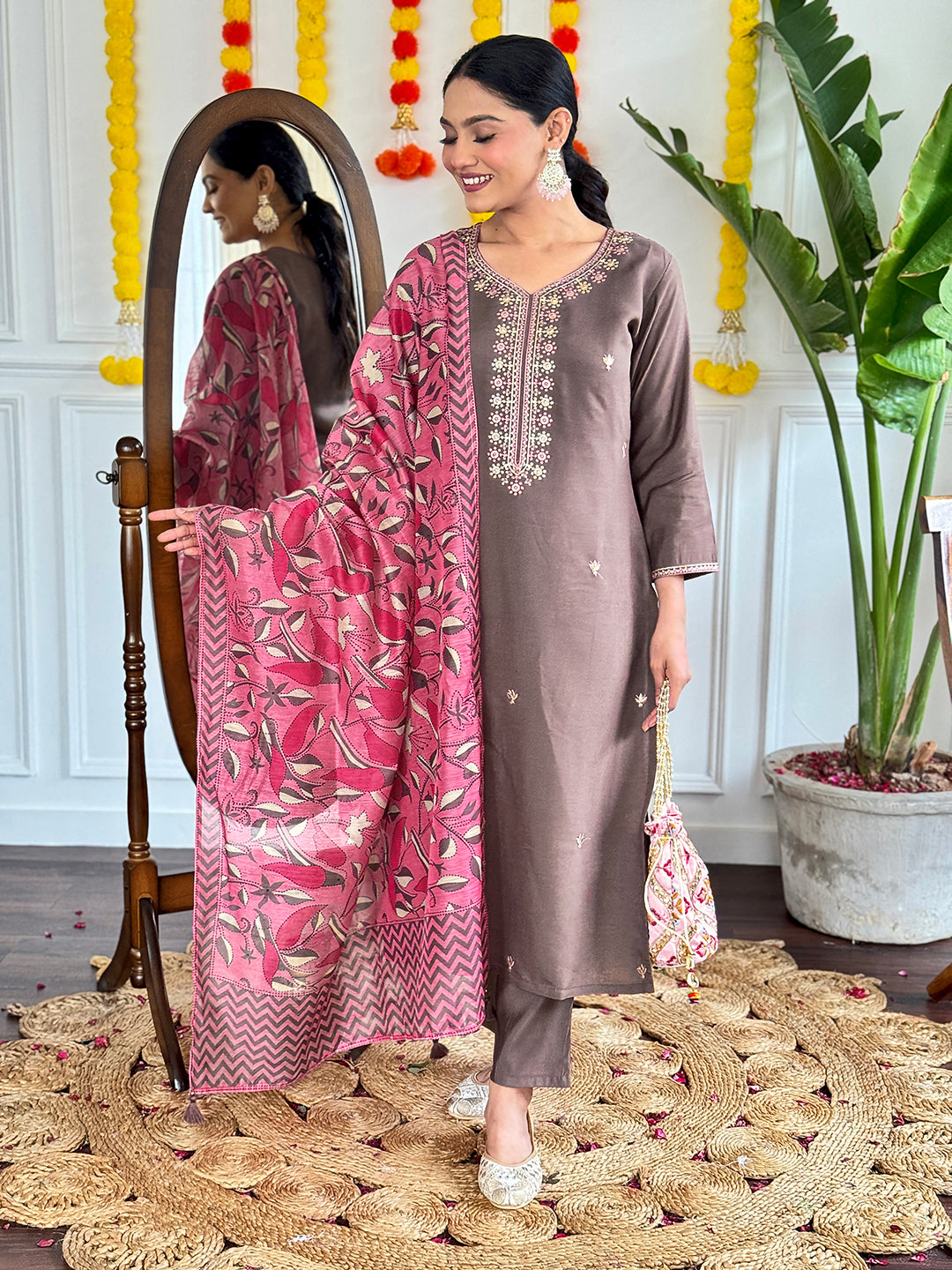 Elegant Kurti Set With Pants And Dupatta